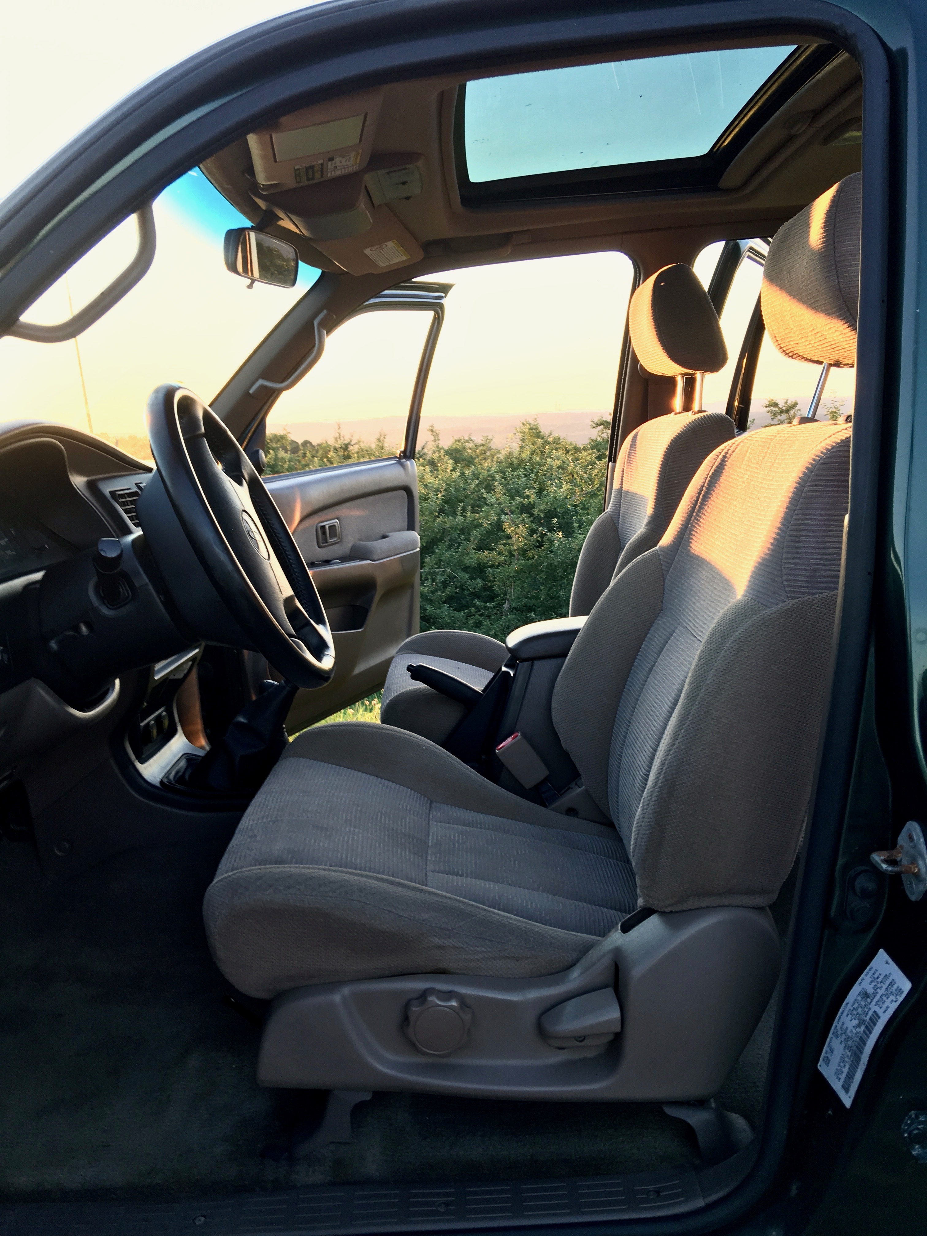 2000 Toyota 4Runner 3.4L V6 4WD 5 Speed Manual 129K - 3rd Gen - Our Pro Recon - New Clutch, Timing Belt and Waterpump, New Valve Cover Gaskets, New Spark Plugs, New Alternator, New Radiator, New Muffler and Tailpipe, New Rear Coil Springs, New Rear Shocks, New Brakes, New Tires, Frame Descaling, Applied Rust Converter Rust Mort, Sealed Frame with Fluid Film, New Bumpers - Beautiful Engine - has No Leaks — photo 37